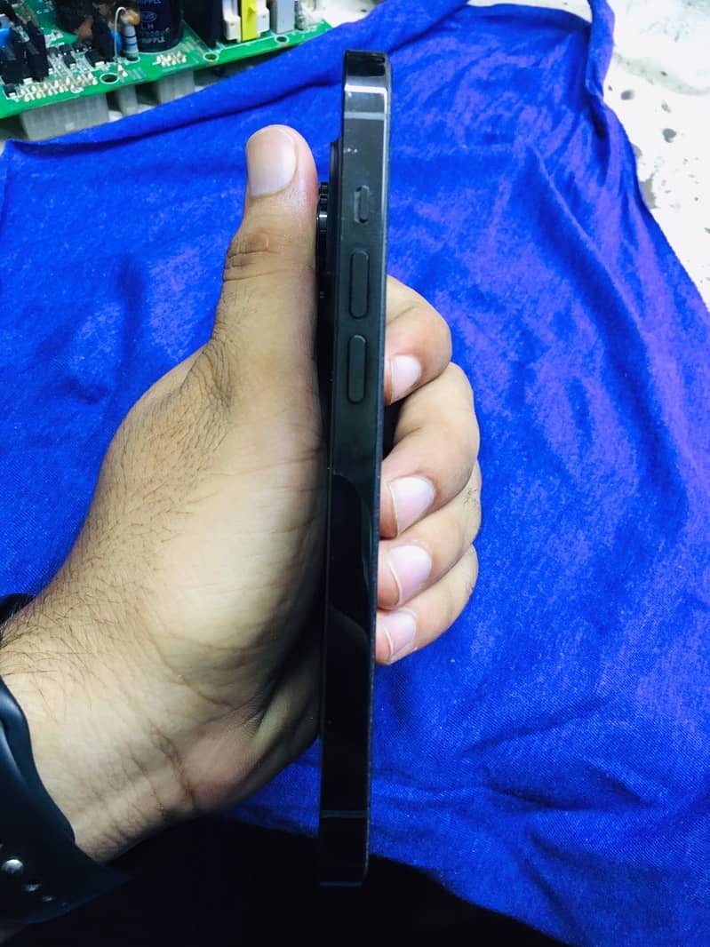 Apple iPhone 14 Pro 1