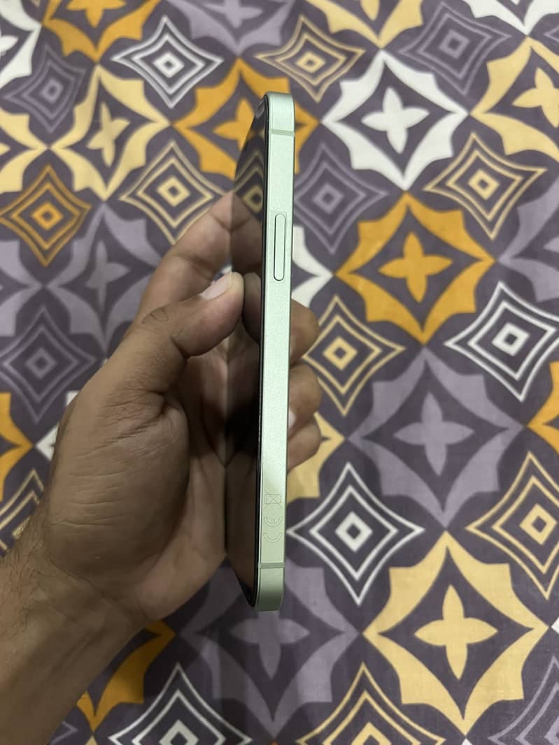 Apple iPhone 12 4