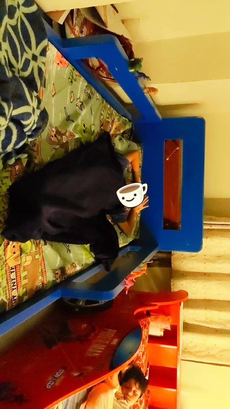 solid kids bed 0