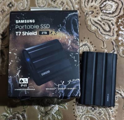 Samsung T7 portable SSD, water proof sock proof