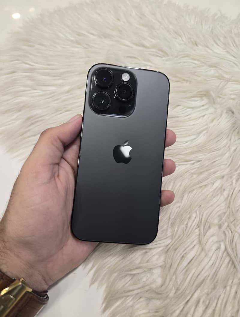 Apple iPhone 15 Pro 1