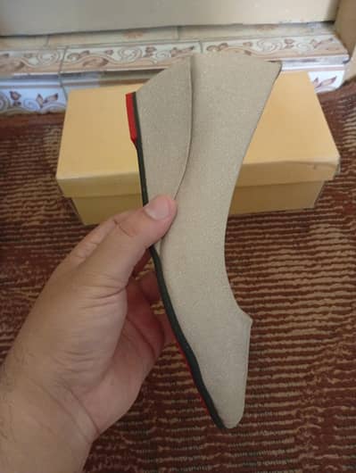 Golden Glitter Wedge Pumps – Pointed Toe, Red-Accent Sole