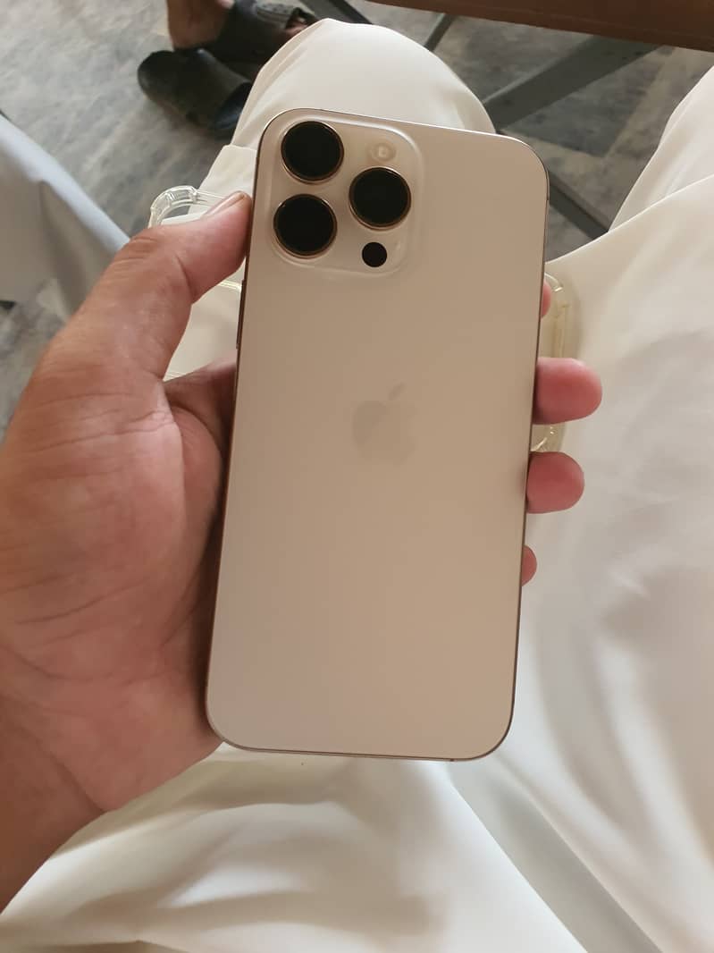 Apple iPhone 16 Pro Max 0