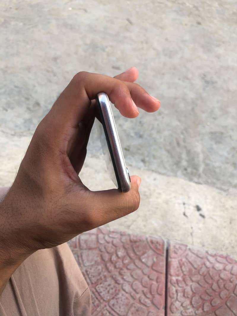 Apple iPhone X 3