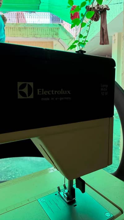 a brand new 10/10 machines Electrolux made in Germany and 2 is reccar