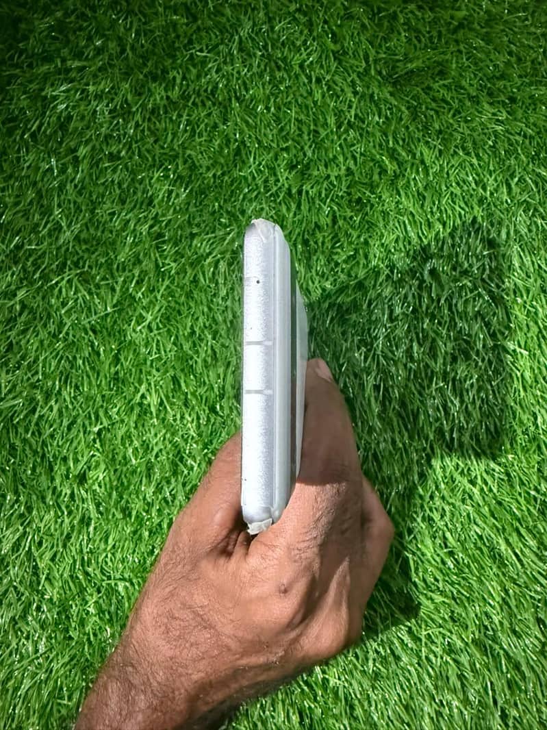 Google Pixel 7a 5