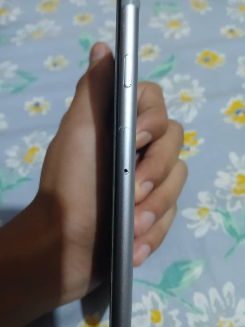 Apple iPhone 6S 1