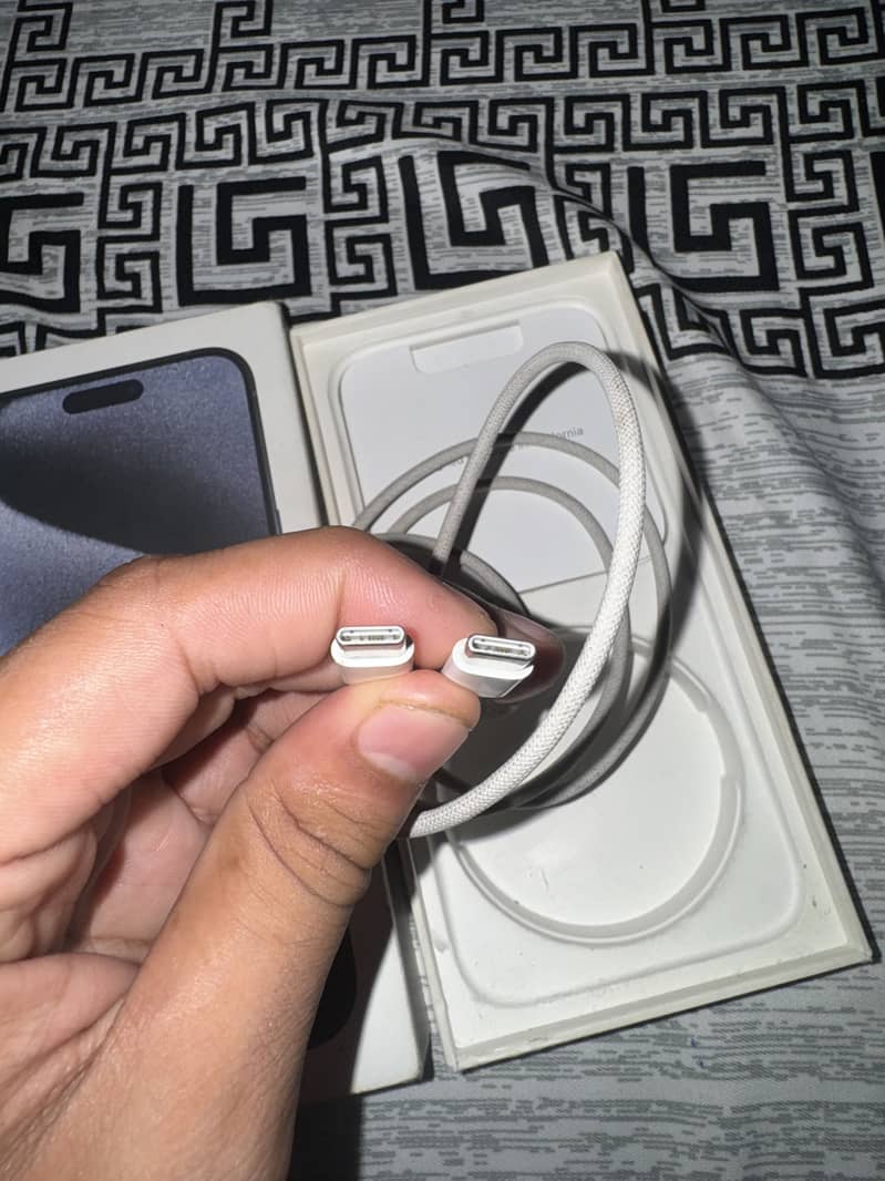 Apple iPhone orignal cable 1