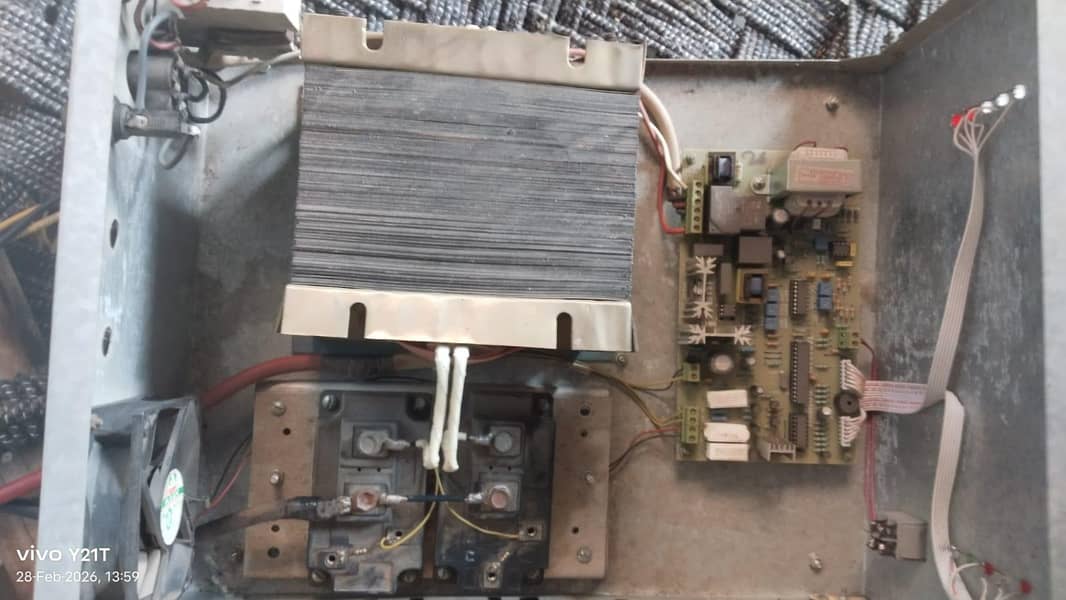 2000 watts ups 24 v 4