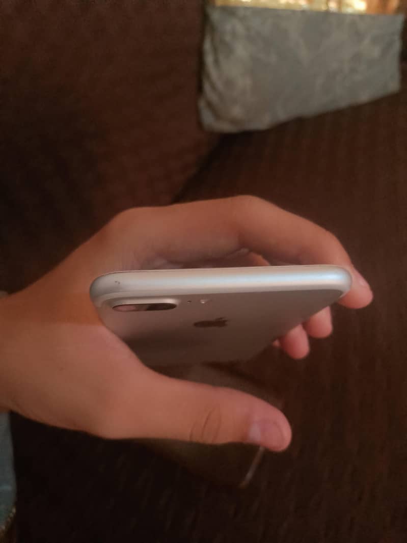 Apple iPhone 7 Plus 2