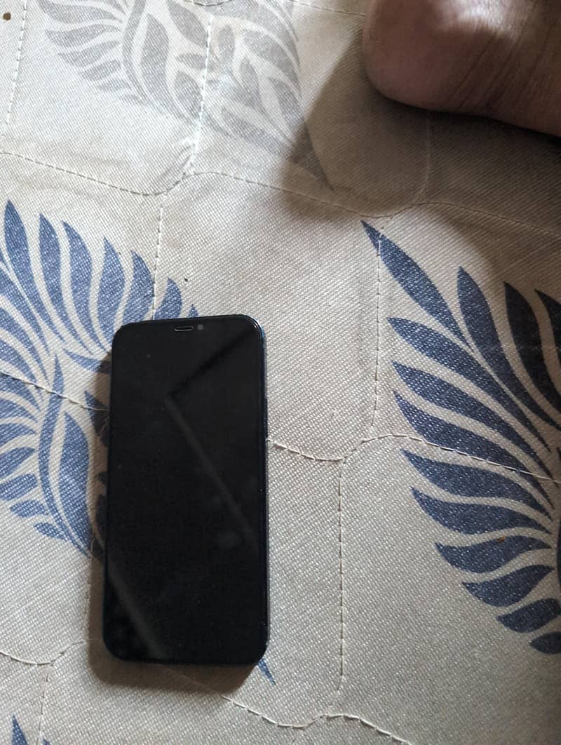 Apple iPhone 12 4