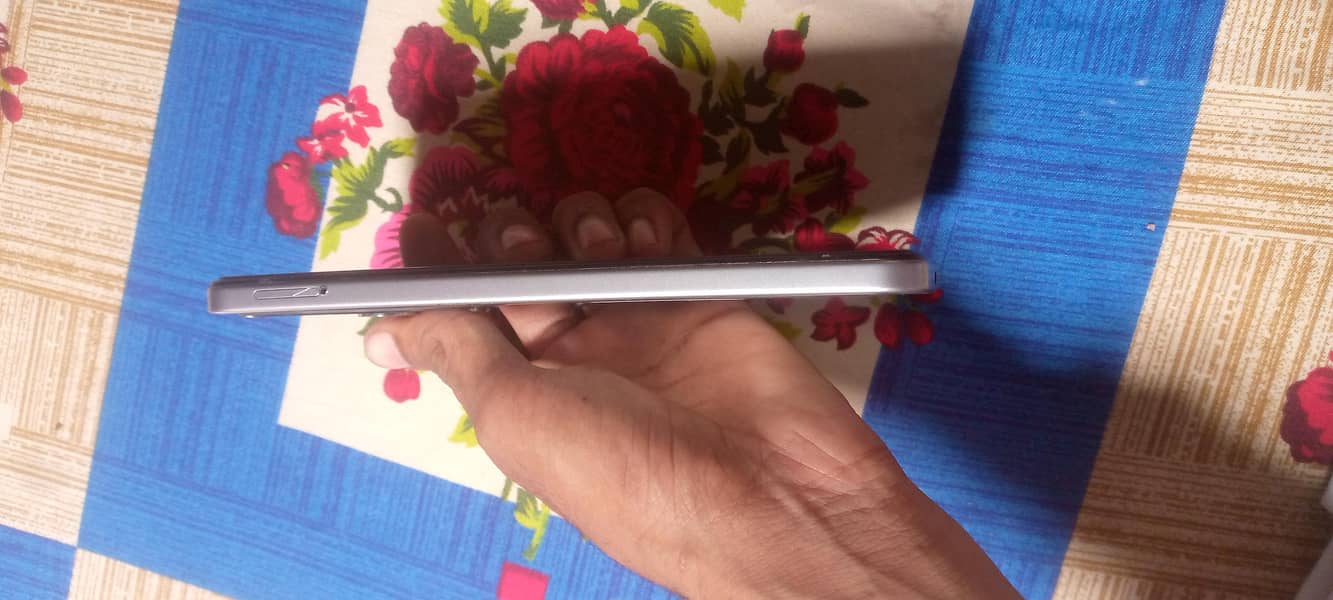 Tecno Spark 40 5