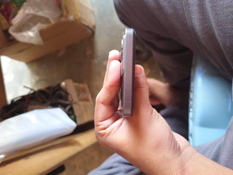 Realme C75 6