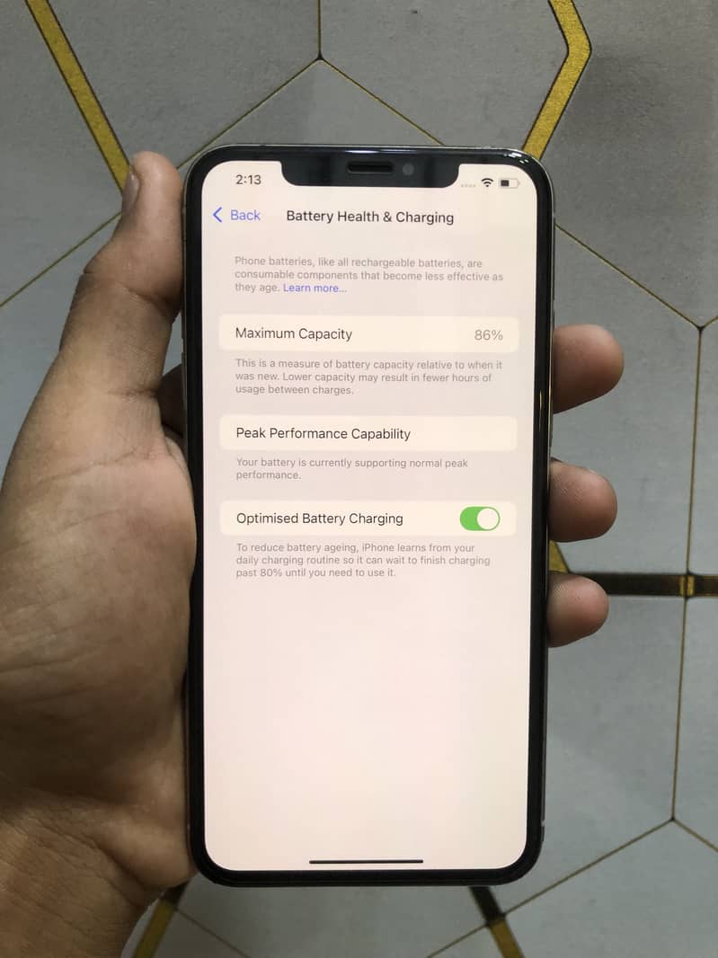 Apple iPhone XS Max 3