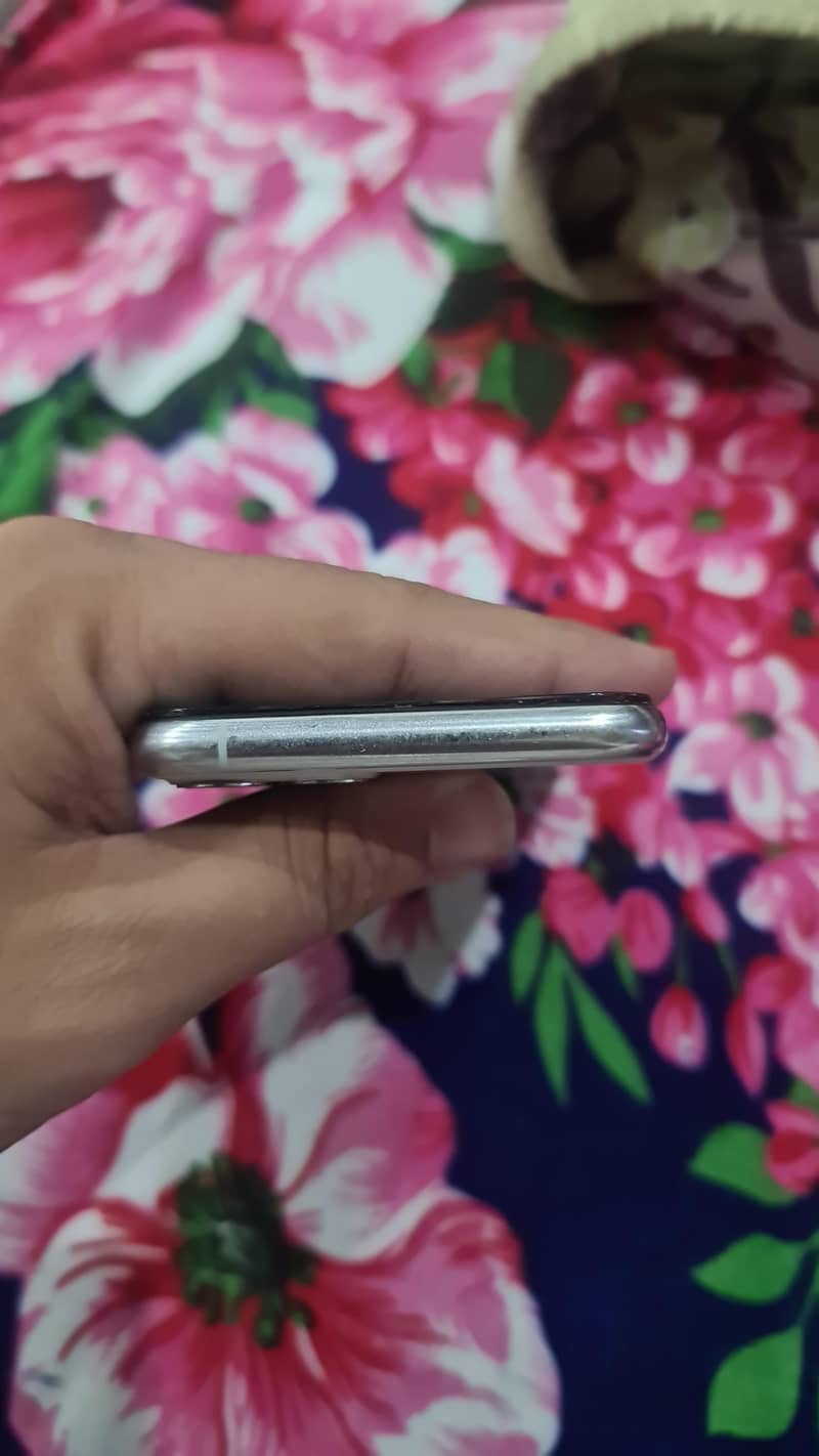 Apple iPhone 11 Pro 3