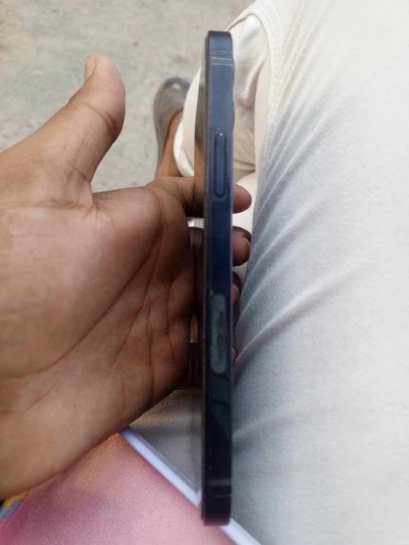 Apple iPhone 12 1