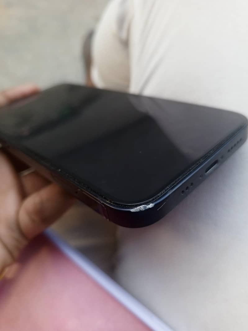 Apple iPhone 12 4