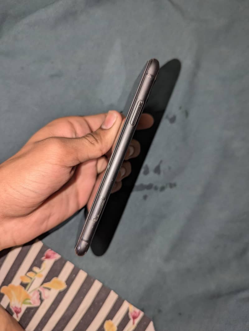 Apple iPhone 11 6