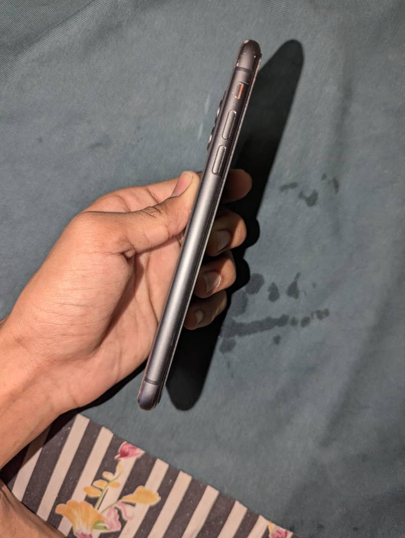 Apple iPhone 11 7
