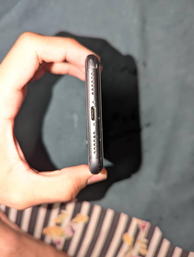 Apple iPhone 11 8