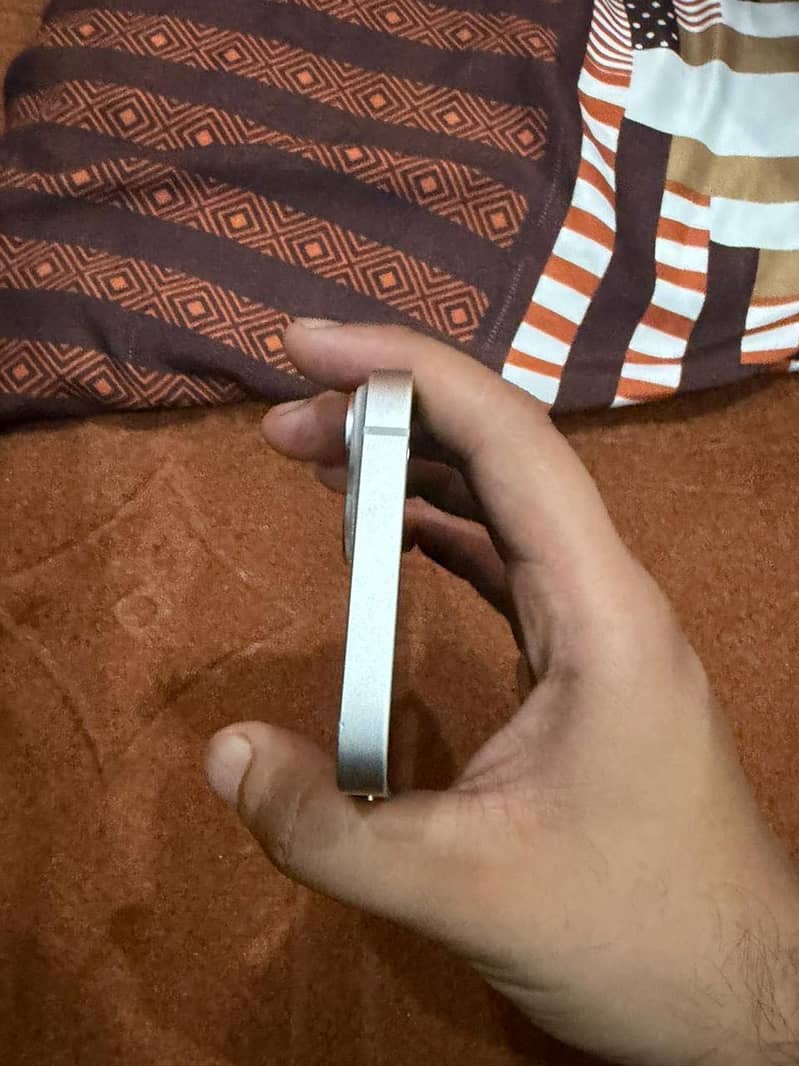 Apple iPhone 14 4