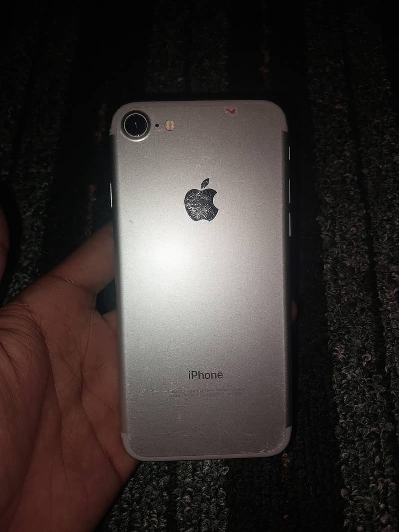Apple iPhone 7 0