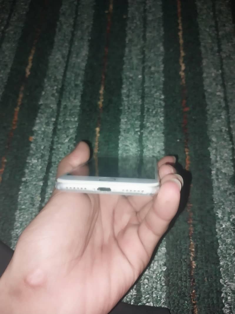 Apple iPhone 7 2