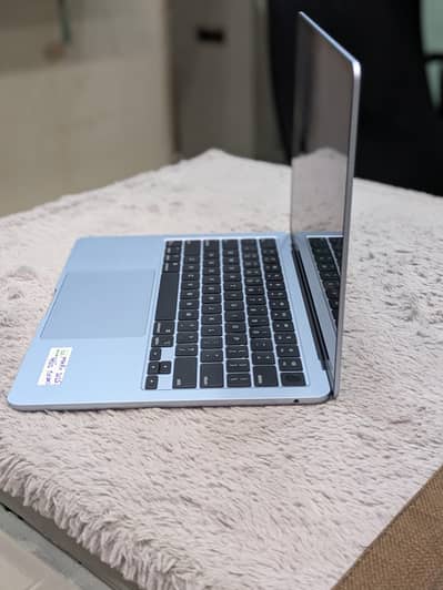 MacBook air m4 chip 16/512 sky blue color