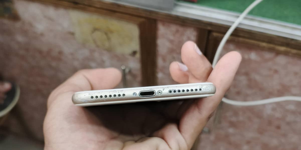 Apple iPhone 7 Plus 5