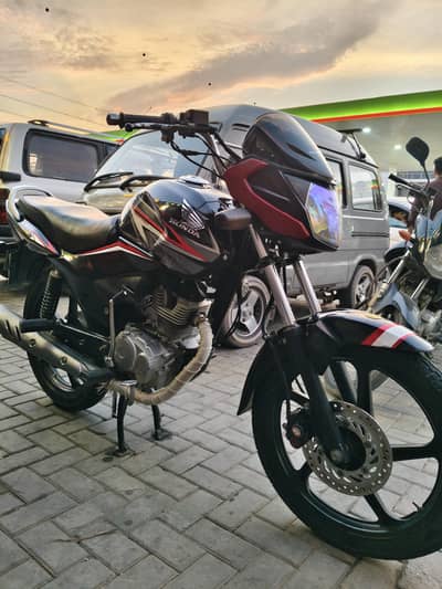 CB 125 F Honda Lush Condition bike