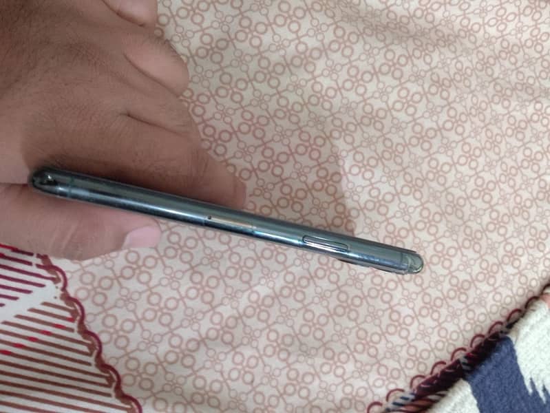 Apple iPhone 11 Pro 2