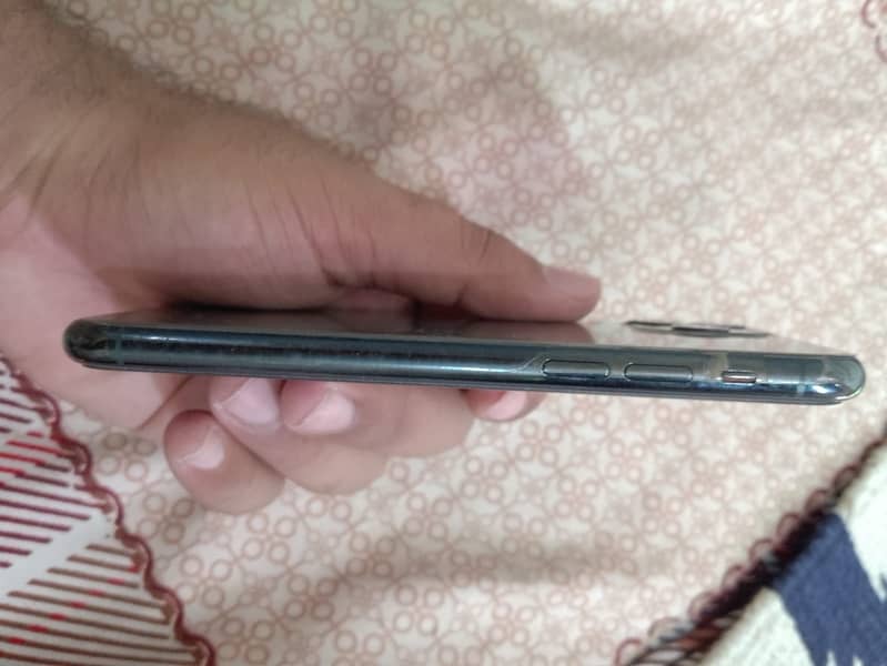 Apple iPhone 11 Pro 3