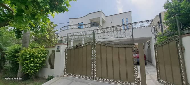 One Kanal Used Modern Design Well Maintained Bungalow For Rent At Prime Location Of DHA Lahore Near To Park Masjid & Commercial Market.