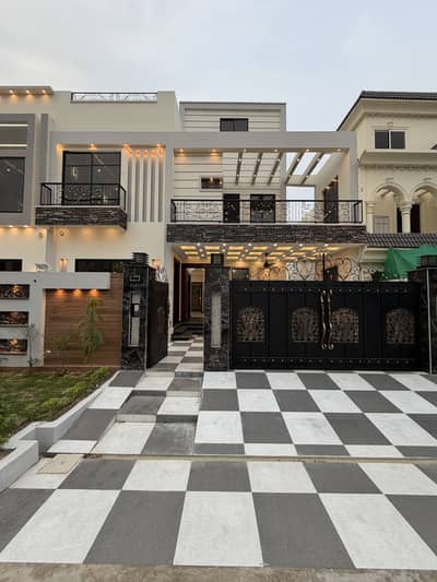 10 Marla Luxury Prime Location House Available For Sale