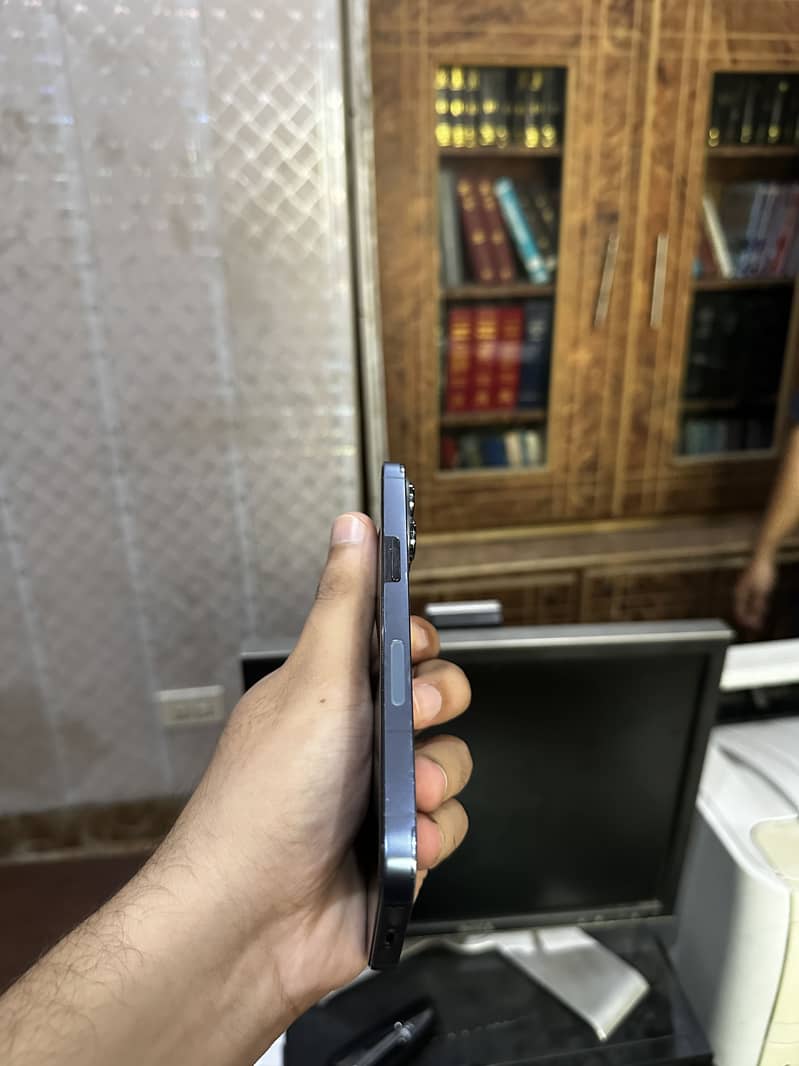 Apple iPhone 13 Pro 2