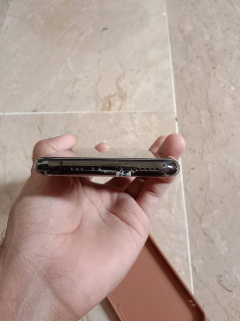 Apple iPhone 11 Pro 3