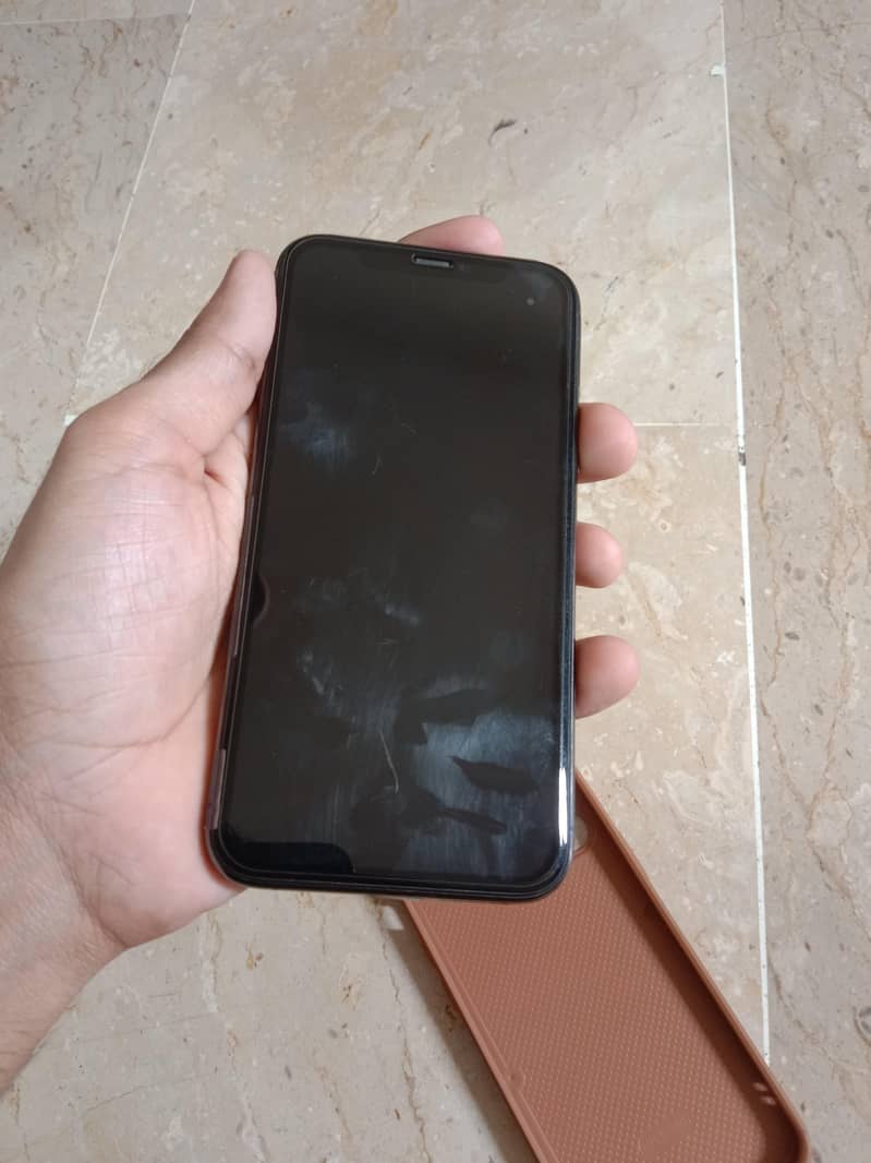Apple iPhone 11 Pro 4