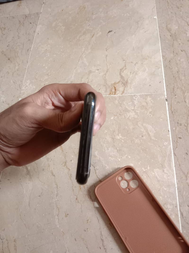 Apple iPhone 11 Pro 6