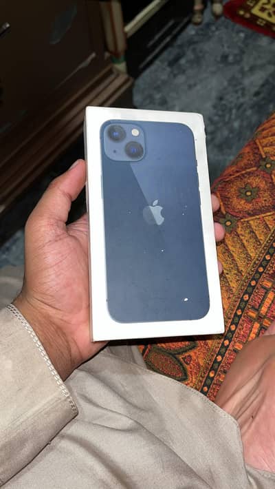 Apple iPhone 13