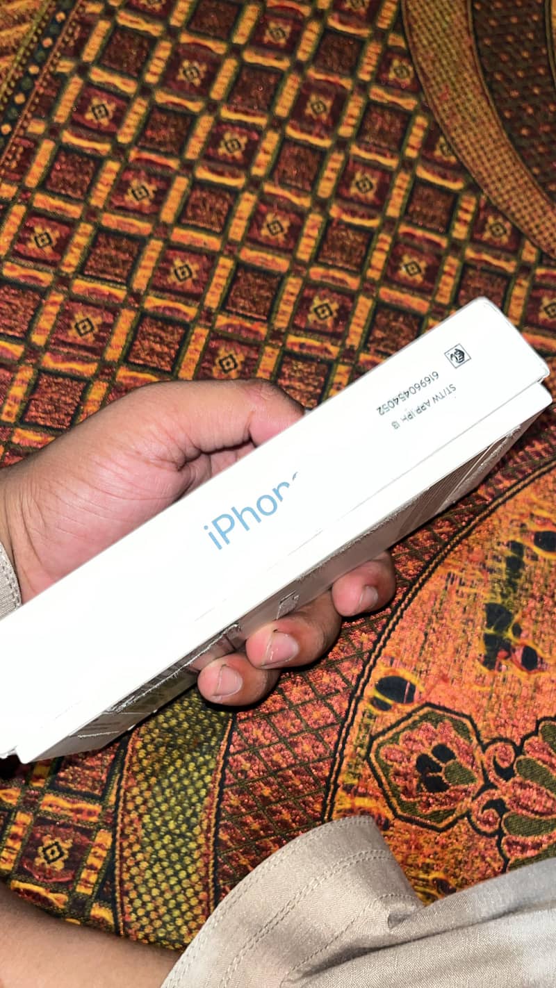 Apple iPhone 13 5