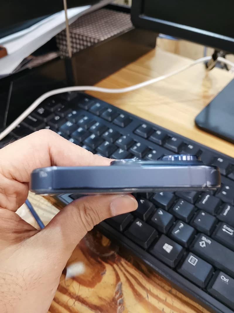 Apple iPhone 15 Pro 2