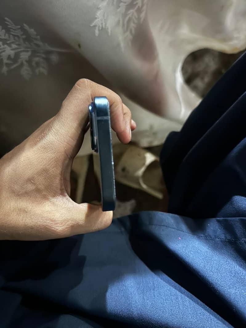 Apple iPhone 14 3