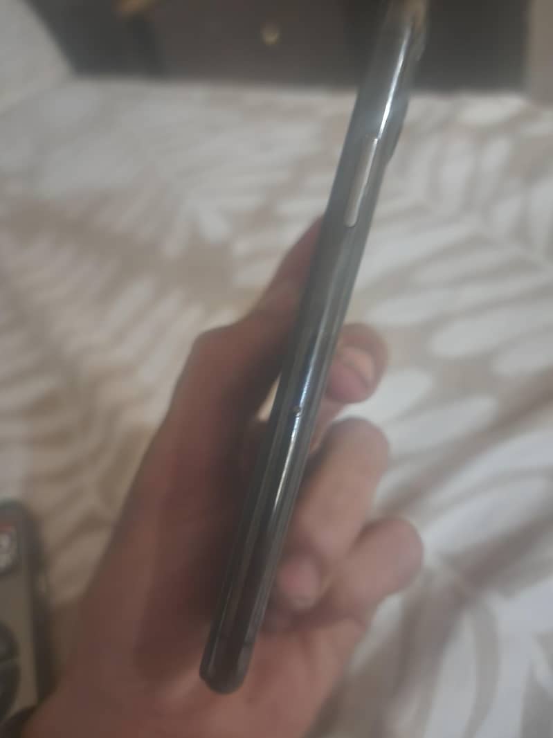 Apple iPhone 11 Pro 1