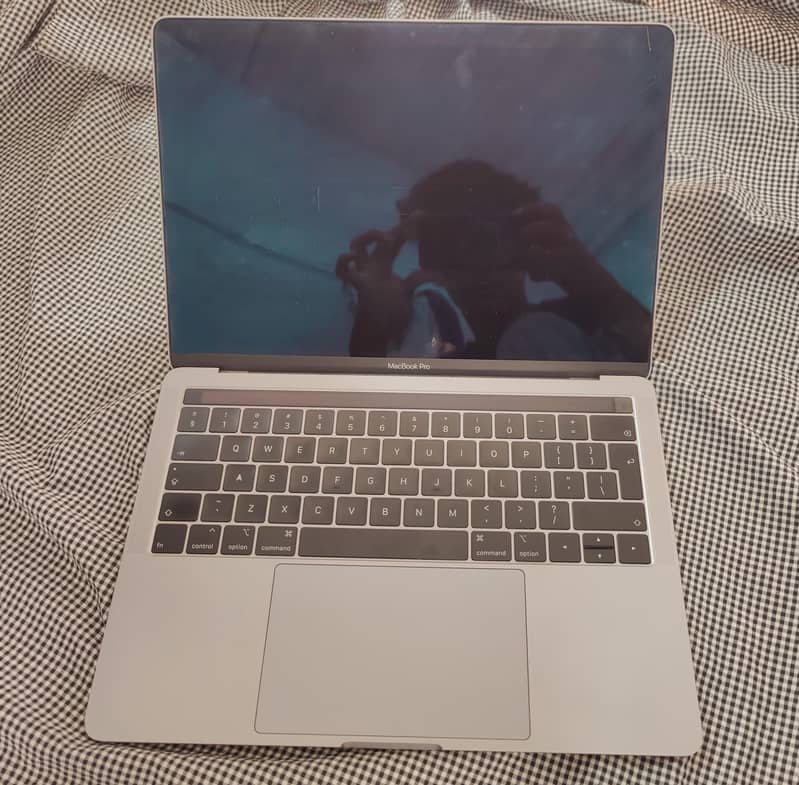 Apple MacBook Pro 1