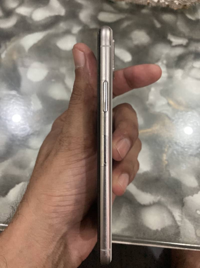 Apple iPhone X 4