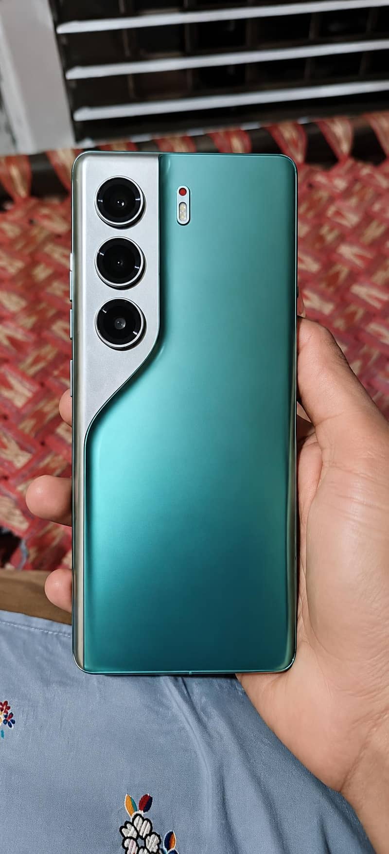 Tecno CAMON 40 Pro 0