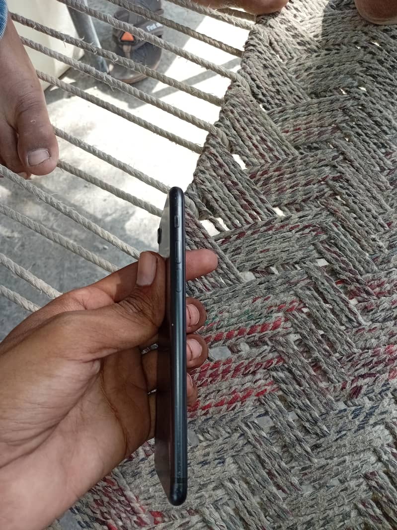 Apple iPhone 7 3