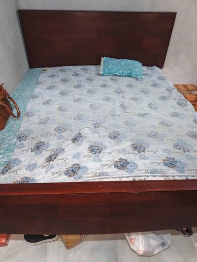 urgent sale Condition 10/10 bed k Sath metress b ha