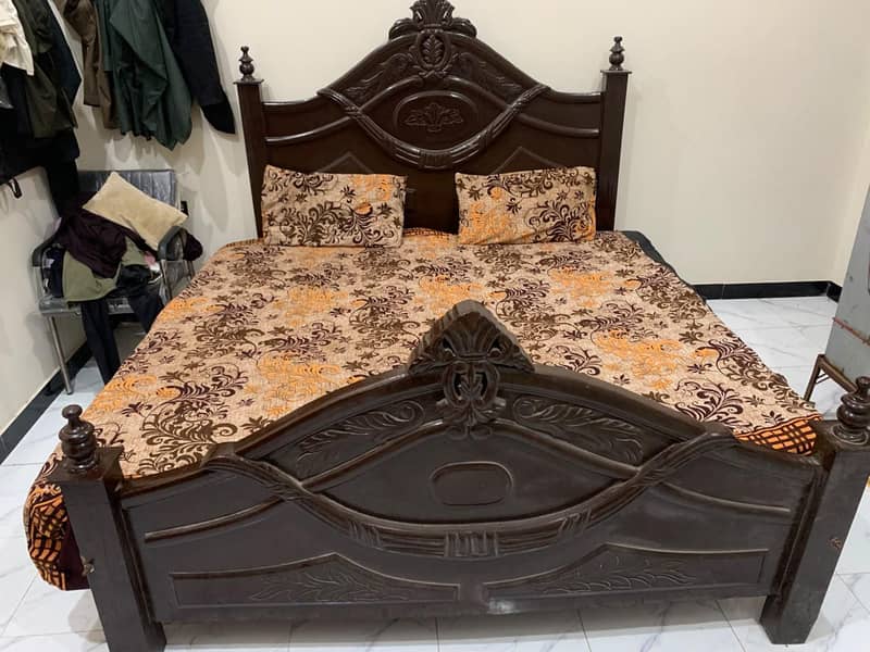 king size Bed 0