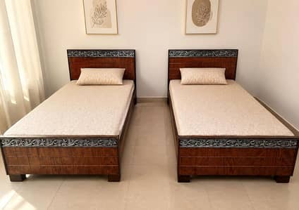 2 Beautiful Single Beds for Sale 
